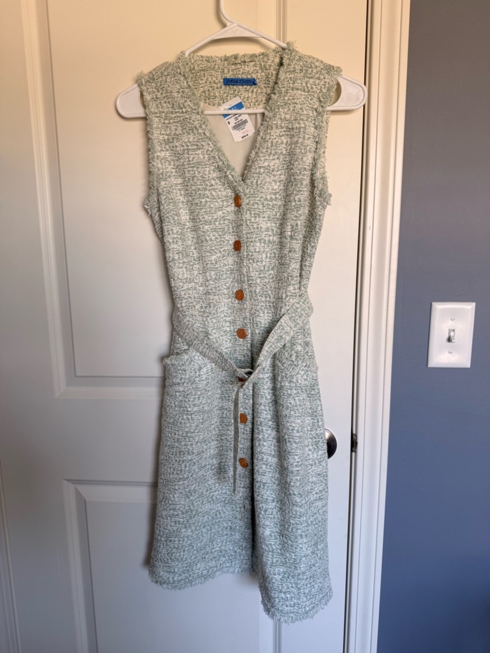 BRAND NEW W/TAGS!! 

J. McLaughlin Sleeveless Tweed Button-Front Dress - Lt Sage